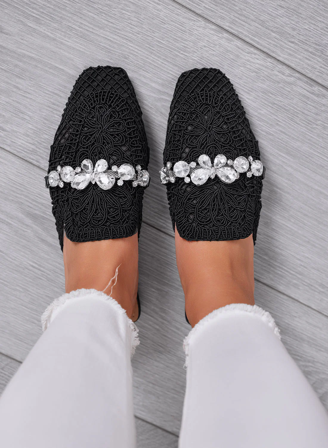ORIETTA - Sabot in pizzo nero con strass e punta squadrata