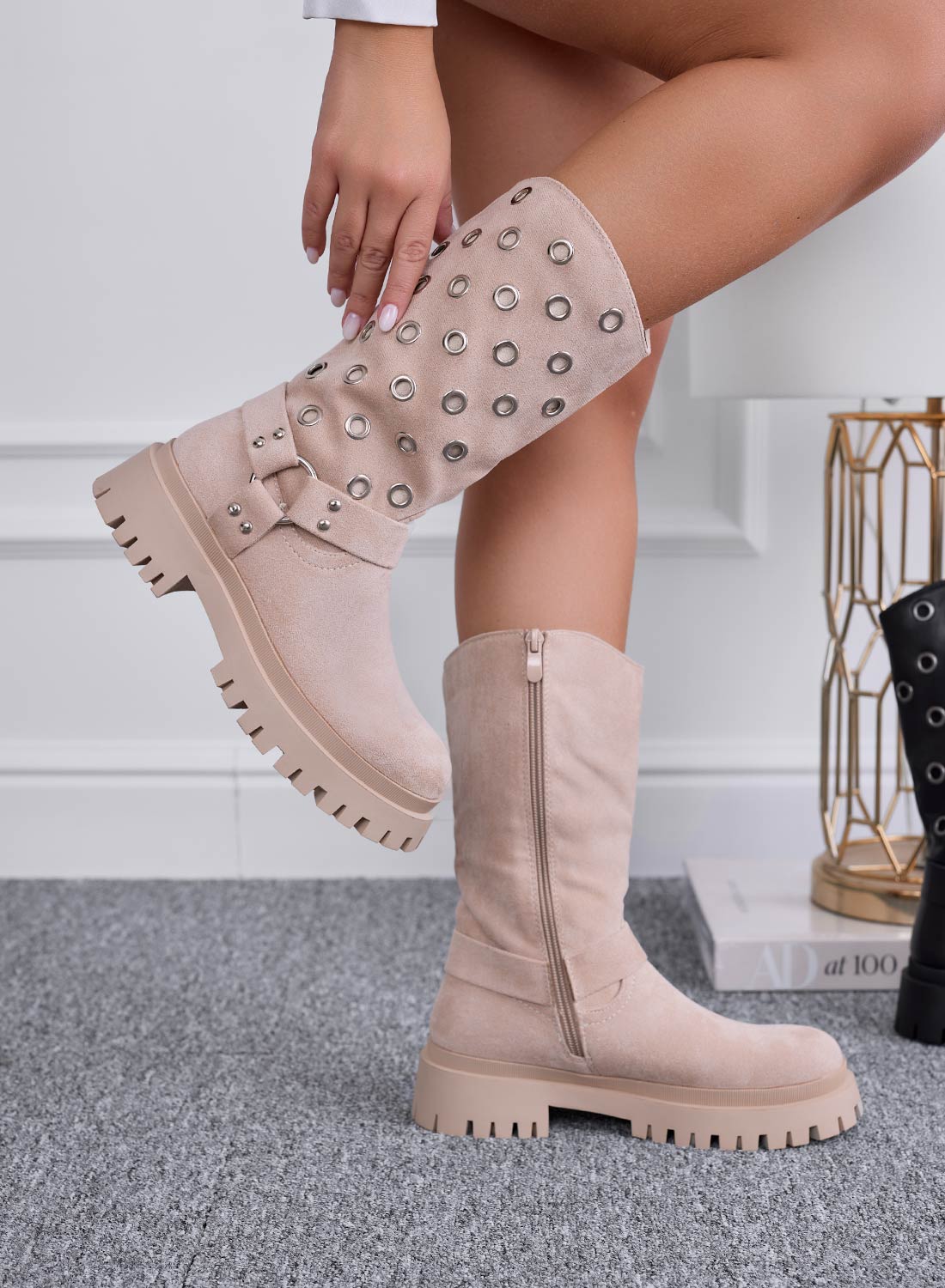 ORNELLA - Stivaletti beige Alexoo biker con occhielli - Image 3