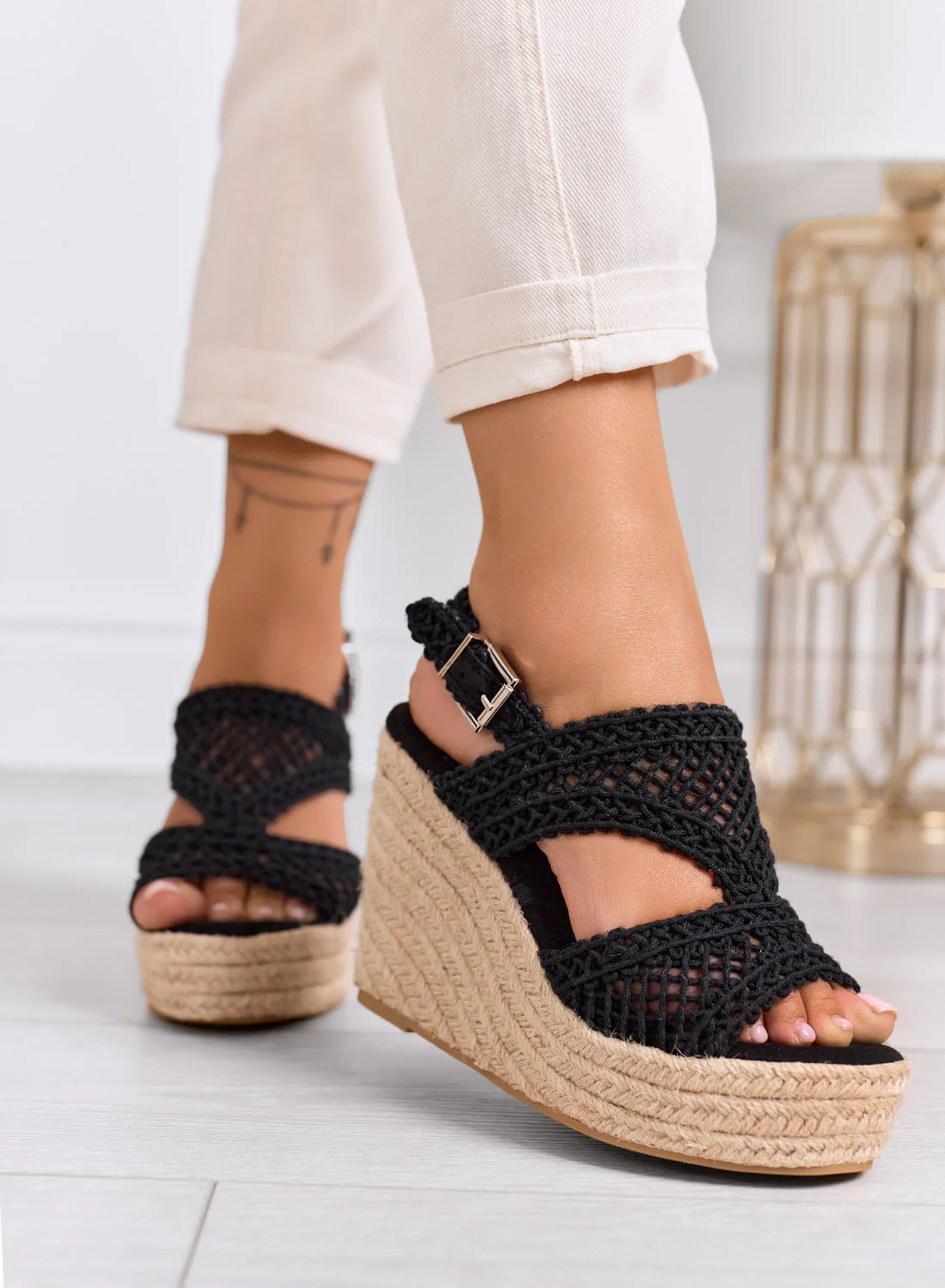 PEARL - Sandali nere con zeppa in corda e intreccio crochet