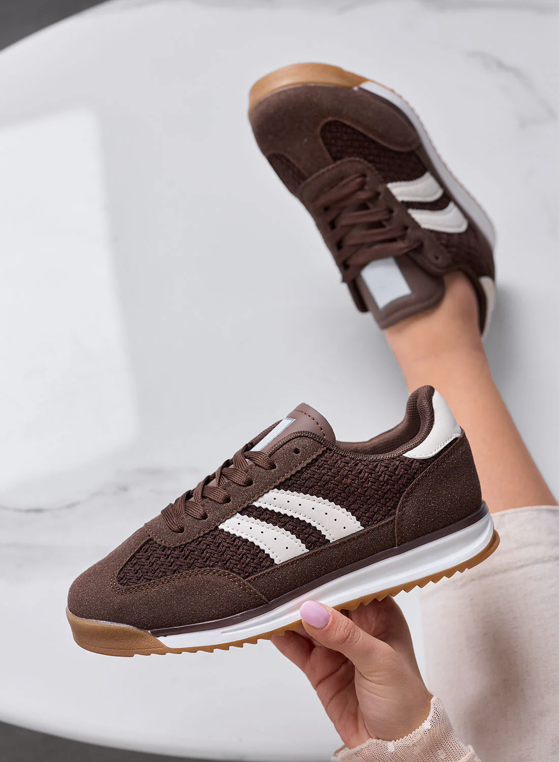 PIERA - Sneakers marroni in tessuto con dettagli bianchi e suola in gomma - Image 3