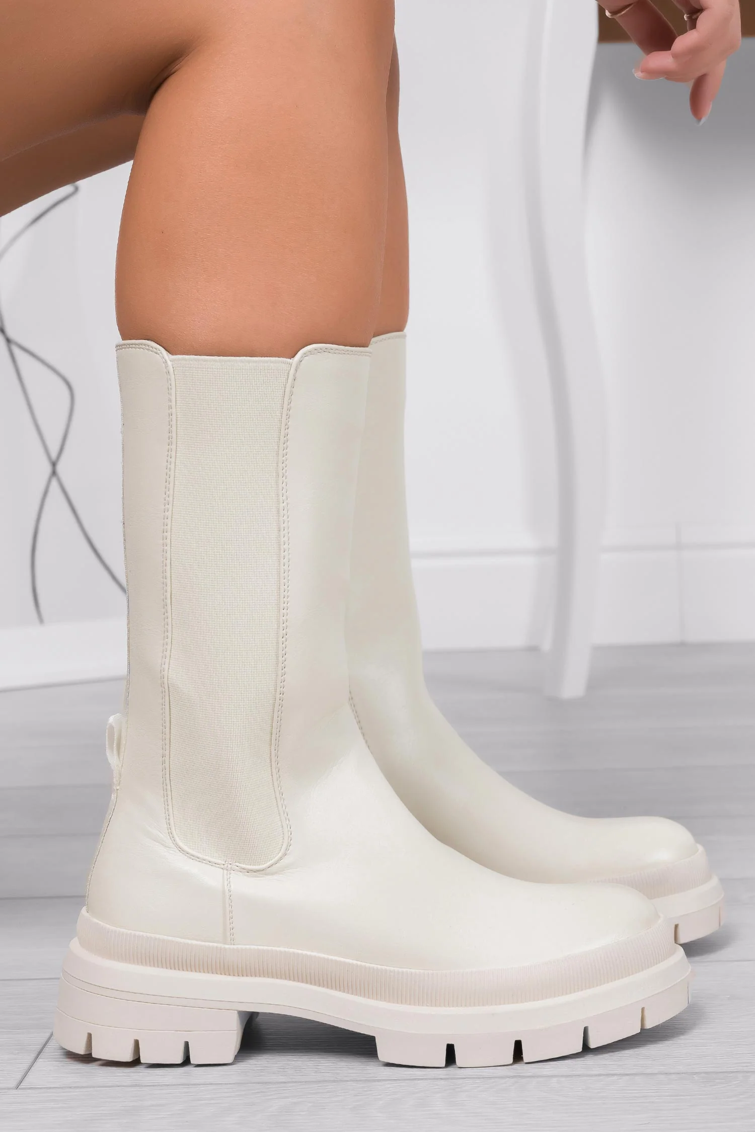 Stivaletti beige Alexoo con elastico laterale - Image 2