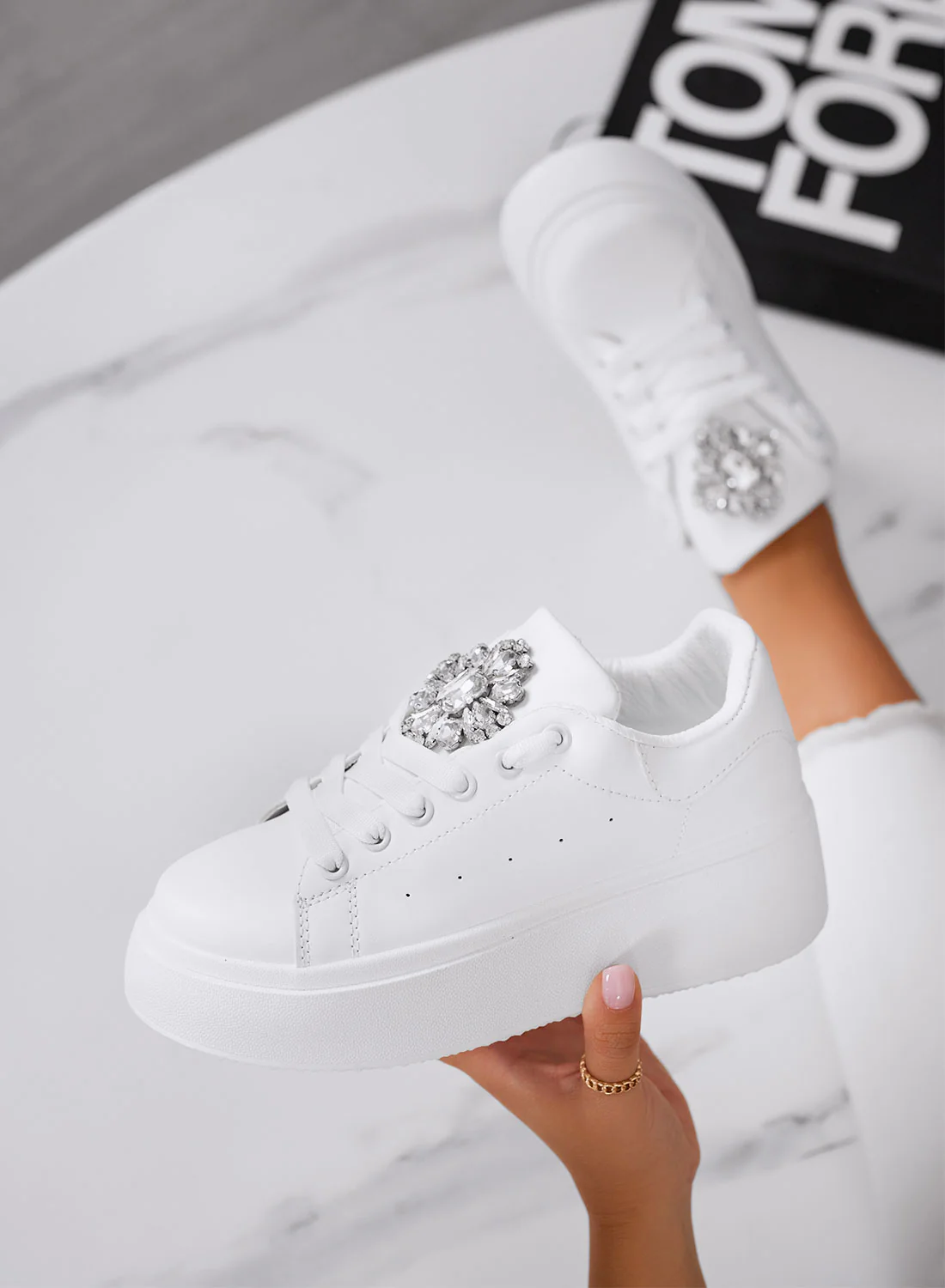 RONNIE - Sneakers bianche platform con maxi fiore gioiello argento - Image 3