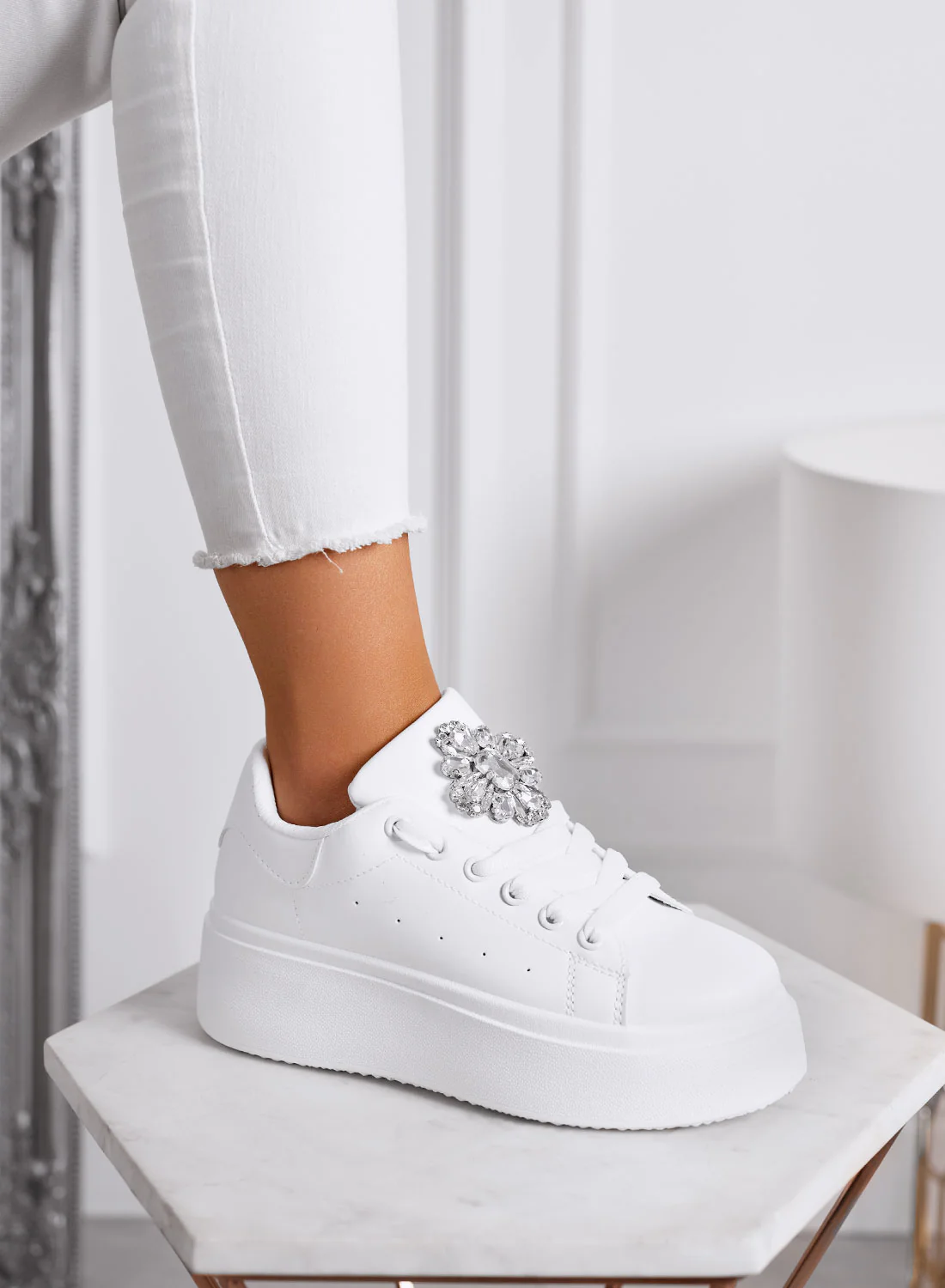 RONNIE - Sneakers bianche platform con maxi fiore gioiello argento - Image 4