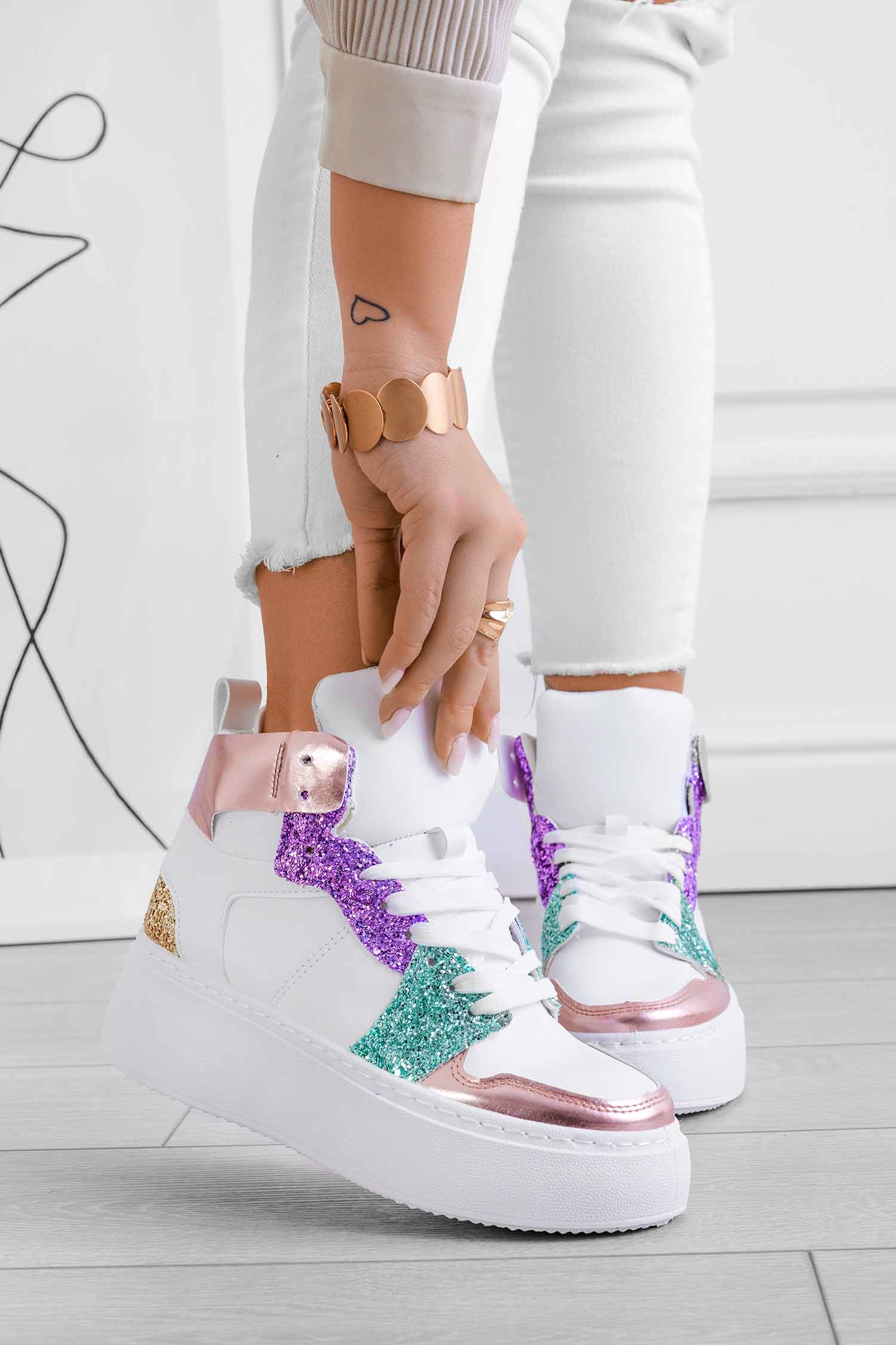 Sneakers bianche con inserti glitter multicolor