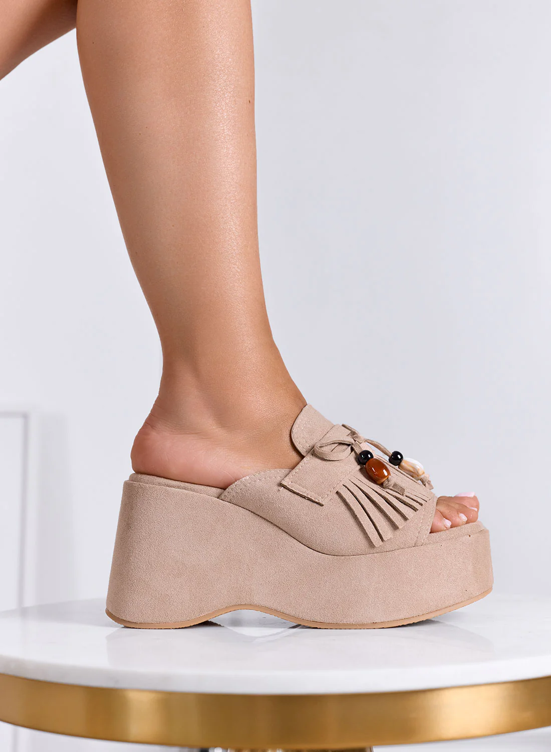 ROVE - Sandali sabot fango con zeppa e frange - Image 2