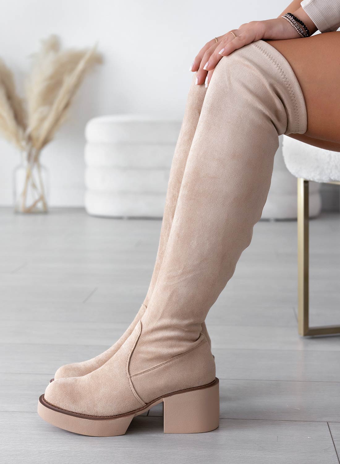 SLOANE - Stivali Alexoo beige scamosciati alla coscia - Image 4