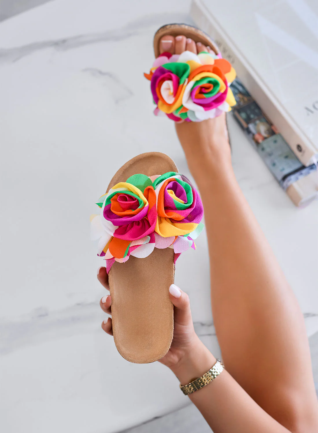 SUMMER - Sandali multicolor a ciabatta con fiori applicati - Image 3