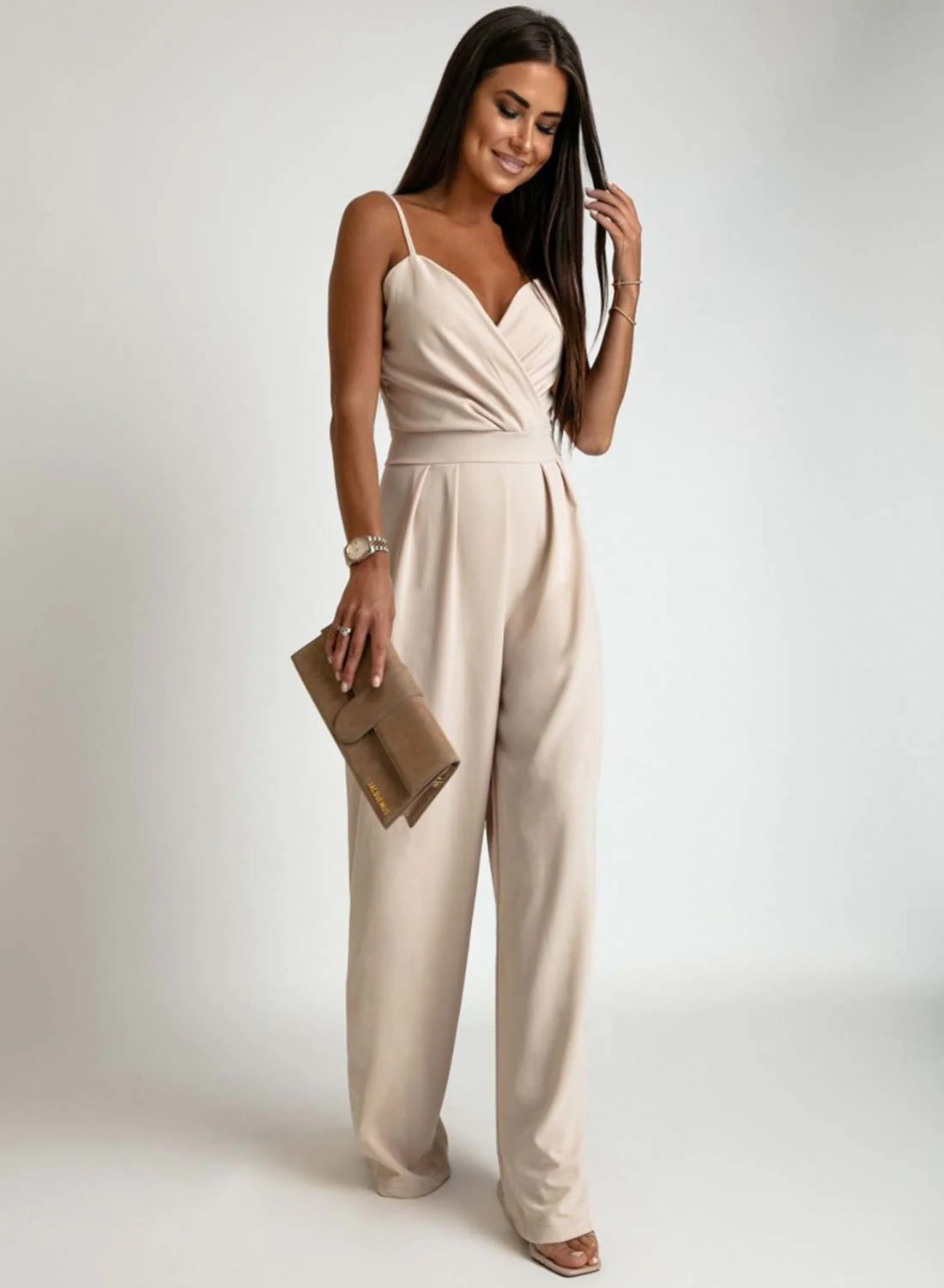 Tuta lunga beige con bretelle - Image 3