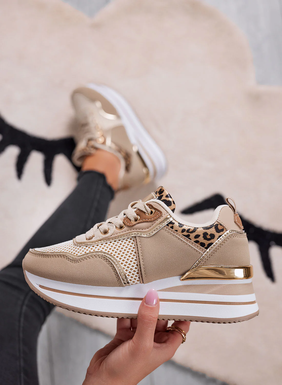 VALDA - Sneakers fango con suola spessa e inserti maculati ed oro - Image 2