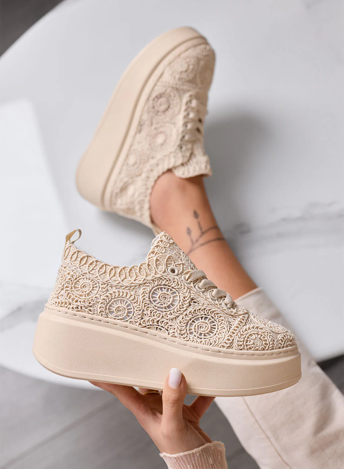 VALERIA - Sneakers platform beige in pizzo con suola alta - Image 3