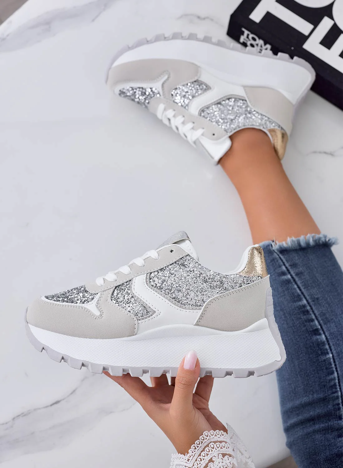 VIVIANA - Sneakers grigie con inserti glitter argento - Image 3