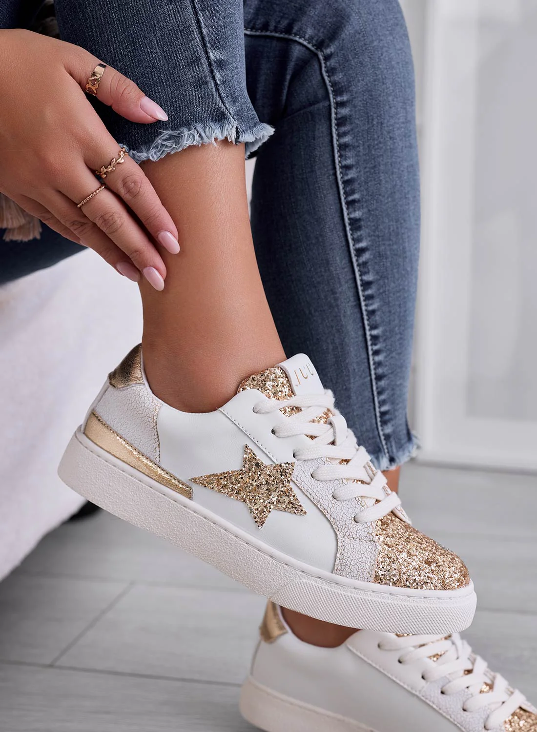 WAYS - Sneakers basse con glitter oro e stella - Image 2