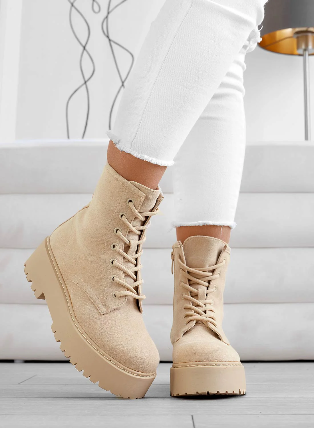 YARA - Stivaletti anfibi beige scamosciati Alexoo