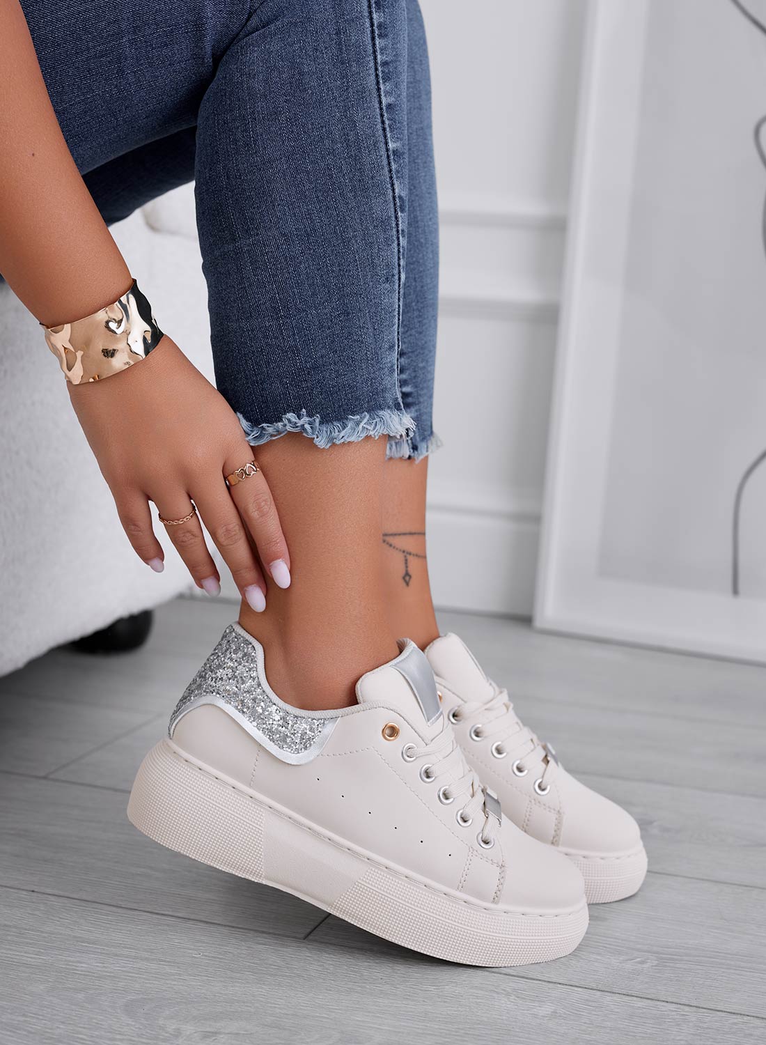 ZORA - Sneakers beige con retro glitter argento - Image 2